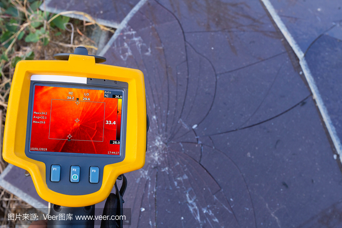 熱掃描(熱成像相機),工業(yè)設(shè)備,用于檢查內(nèi)部溫度的機器進行預(yù)防性維護,這是太陽能電池板裂紋